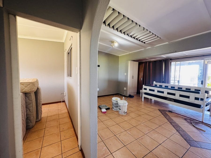 To Let 4 Bedroom Property for Rent in Harbour Island Western Cape
